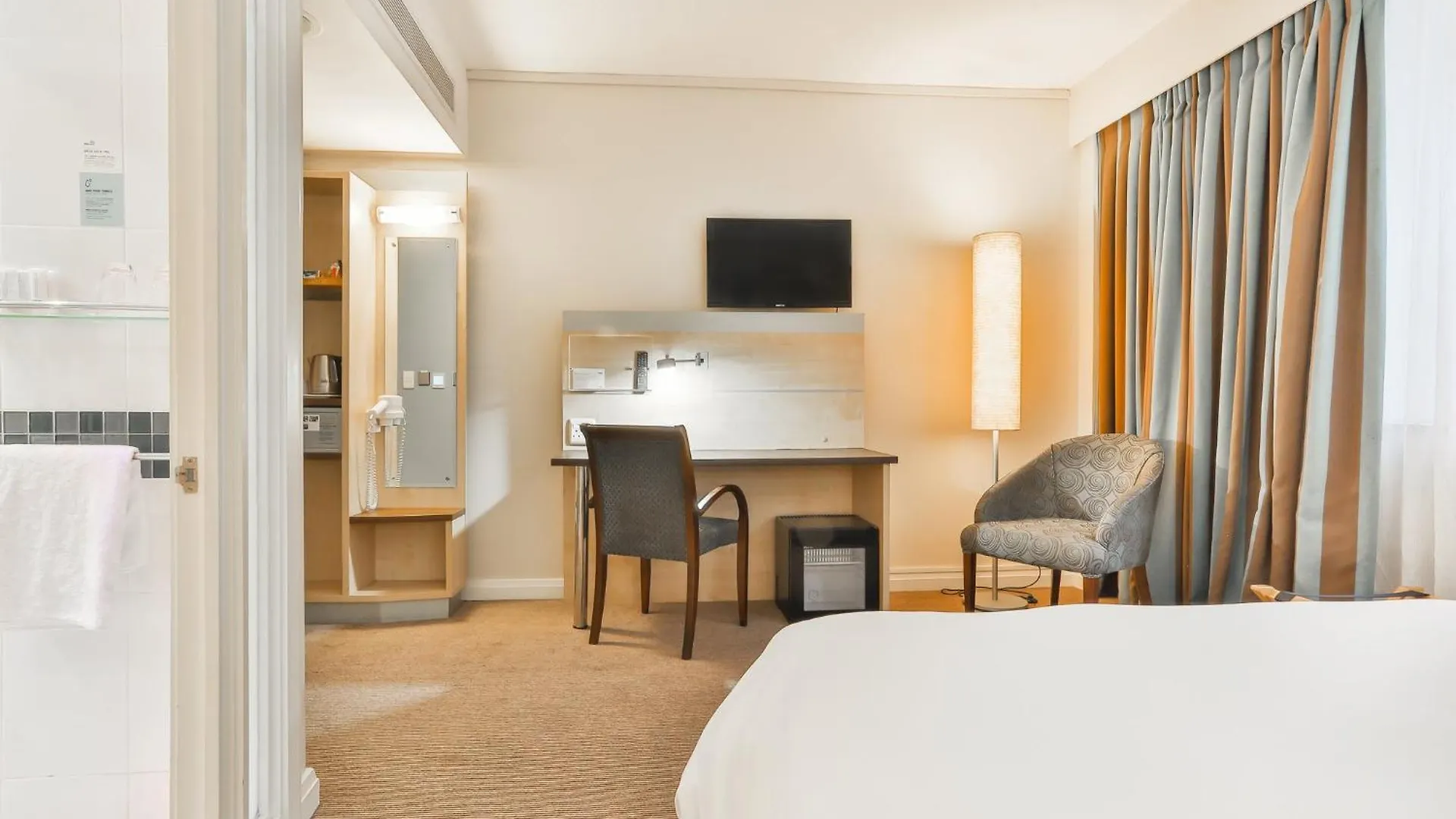 Holiday Inn Express Cape Town City Centre By Ihg 3*,