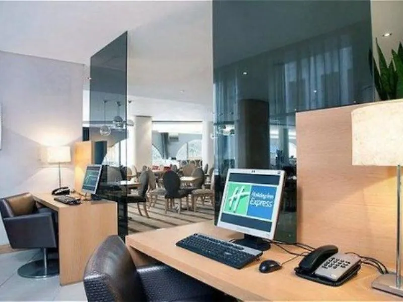 Holiday Inn Express Cape Town City Centre By Ihg 3*,