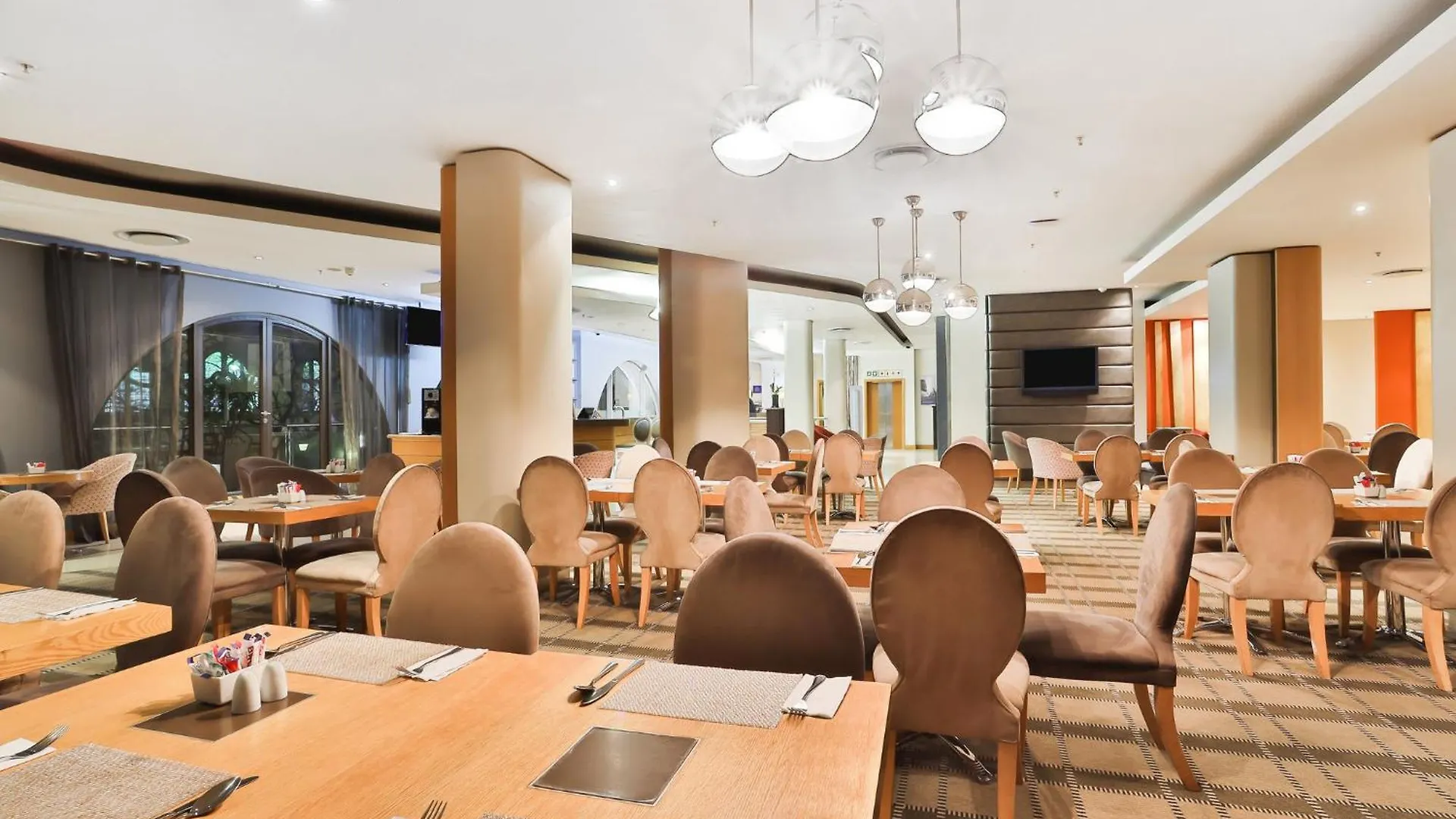 Holiday Inn Express Cape Town City Centre By Ihg 3*,
